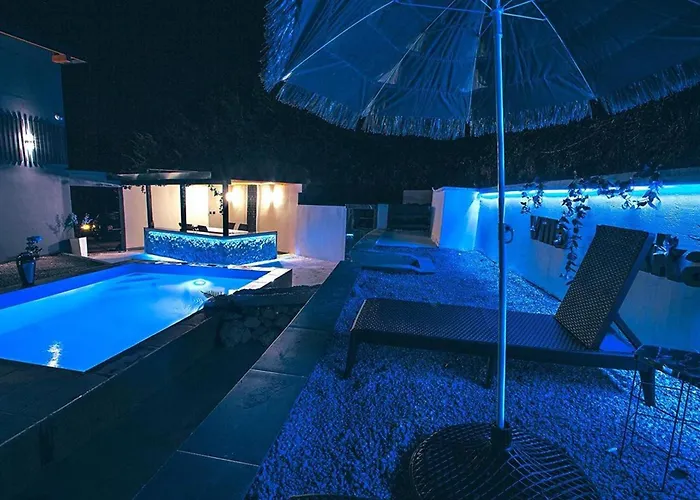 House Pool Jacuzzi