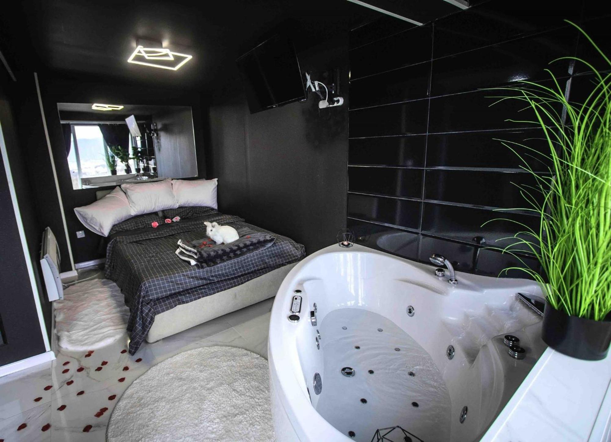 House Pool Jacuzzi Villa
